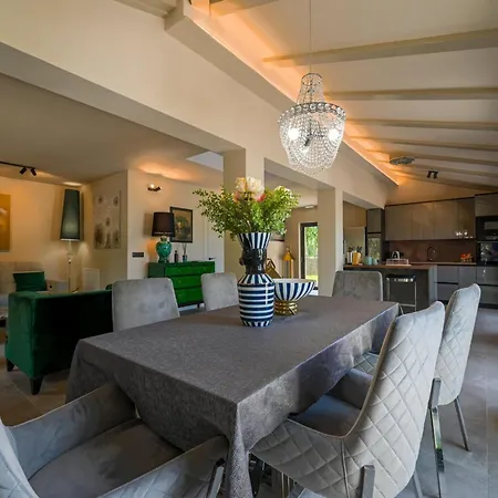 Radiant And Secluded With Pool Villa Rovinj
