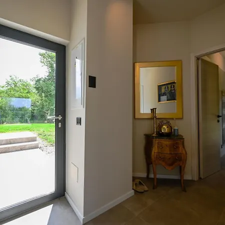 Radiant And Secluded With Pool *