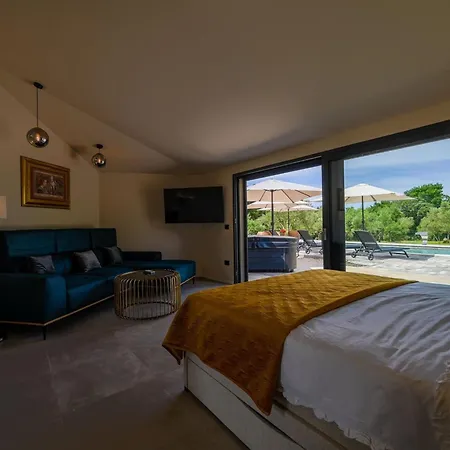 Villa Radiant And Secluded With Pool Rovinj