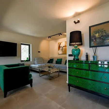 Radiant And Secluded With Pool Villa