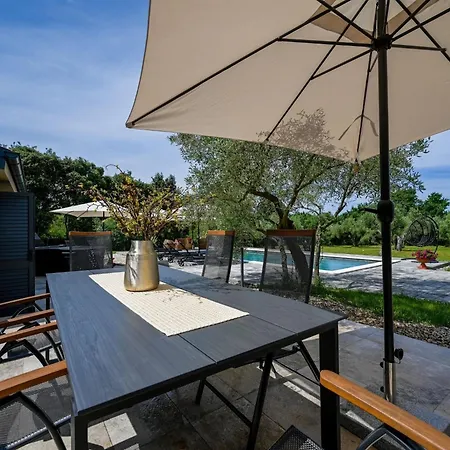 Radiant And Secluded With Pool Villa Rovinj