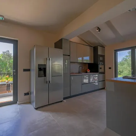 Radiant And Secluded With Pool Villa Rovinj