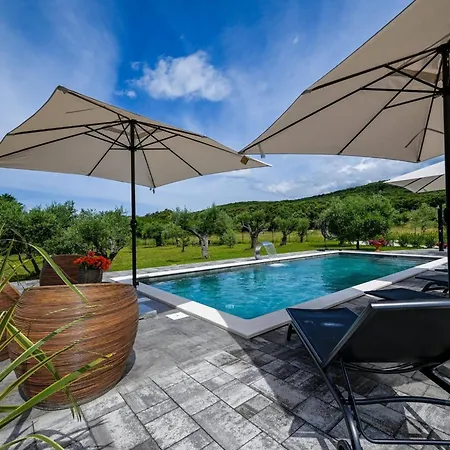 Radiant And Secluded With Pool Villa *