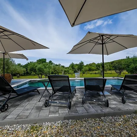 Radiant And Secluded With Pool Villa Rovigno